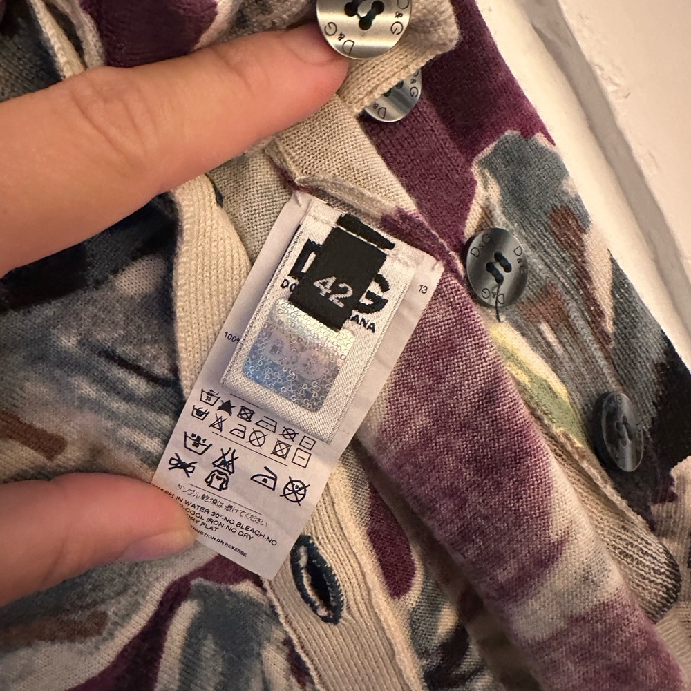 Like new Dolce & Gabbana virgin wool sweater - Picture 3 of 6